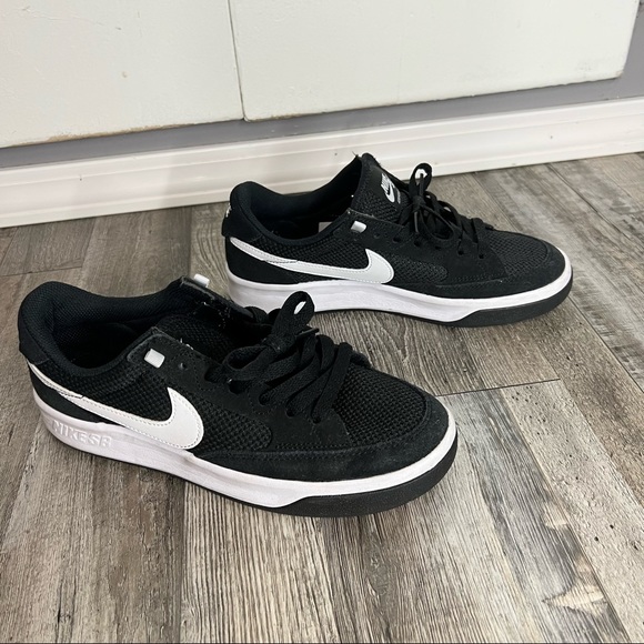 Nike SB Adversary Black White Size 7 - Picture 1 of 7